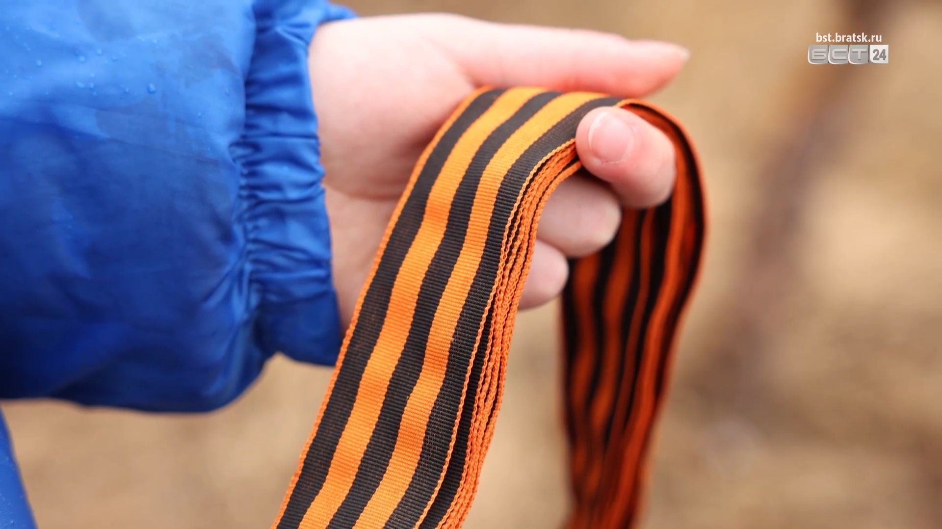 «Хватит всем!»: волонтёры начали раздавать георгиевские ленточки в Братске