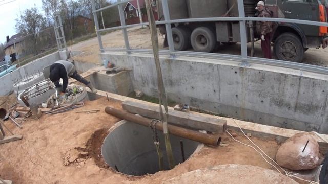 раскопали в 20 м колодце колобка а он сукадерется