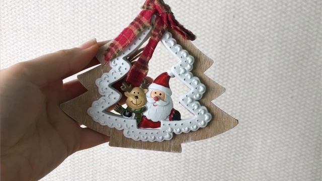 Украшение-подвеска ЁЛОЧКИНА СКАЗКА с Сантой и лосем дерево 12 см 51064-000