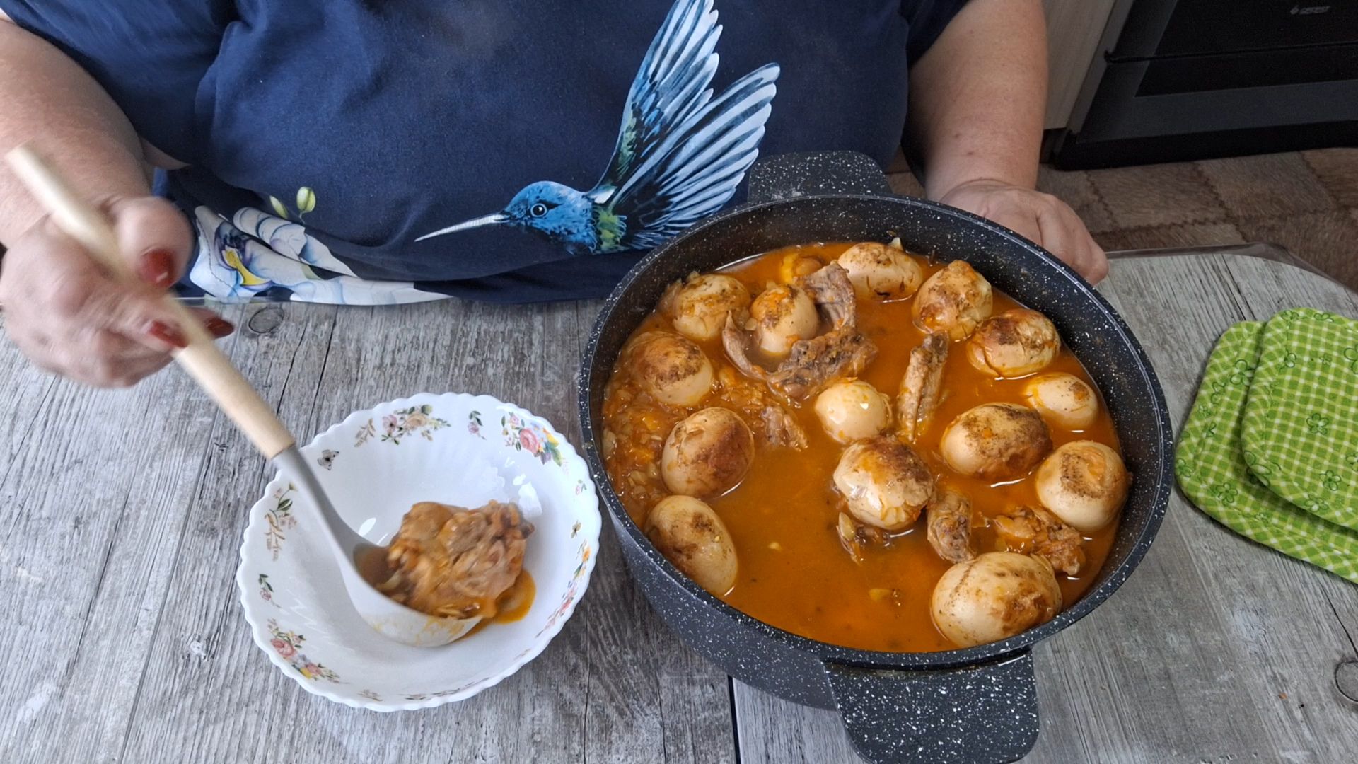 ДЕРЕВЕНСКАЯ КОЧКА НА ЯЙЦАХ. ВКУСНЕЙШИЙ ОБЕД ИЛИ УЖИН.