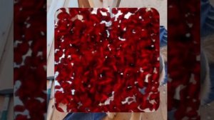 1000057255.mp4 (Собака наблюдает за устройством лестницы на 2-ой этаж в доме А-фрейм)