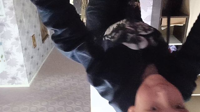 отжимаюсь 70 раз Простите что не 100 раз