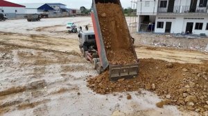Watchful! Starting Landfill Task Use Dump Truck 25.5Ton Pouring Soil Land Flooded & Dozer Push Stone