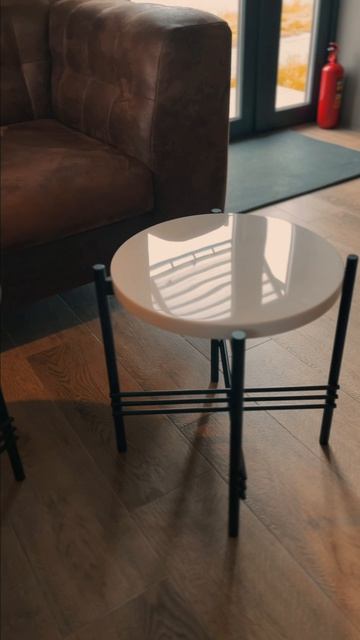 Столы интерьерные