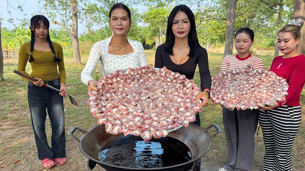 Потрясающий рецепт жареного во фритюре риса с куриными желудками.