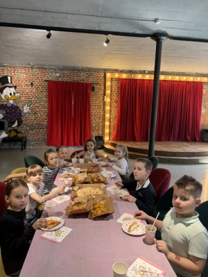 Лёша и я играю в медведя часть 2