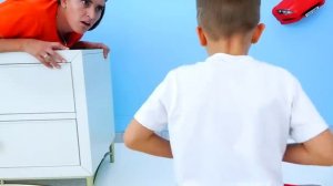 Влад и Никита проходят сквозь стену