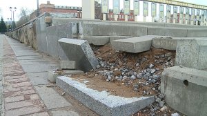 (Рыбинск-40) ПЛИТКУ НА ПЛОЩАДИ ДЕРУНОВА ПРИВЕДУТ В ПОРЯДОК