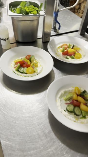 Встречайте на мероприятиях от Брайт Кейтеринг – наш летний салат🥗