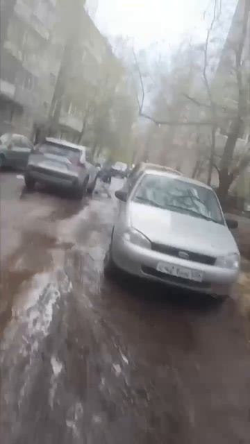 В Воронеже автоледи прокатила ребенка на капоте и скрылась после его падения

Женщина на иномарке пе