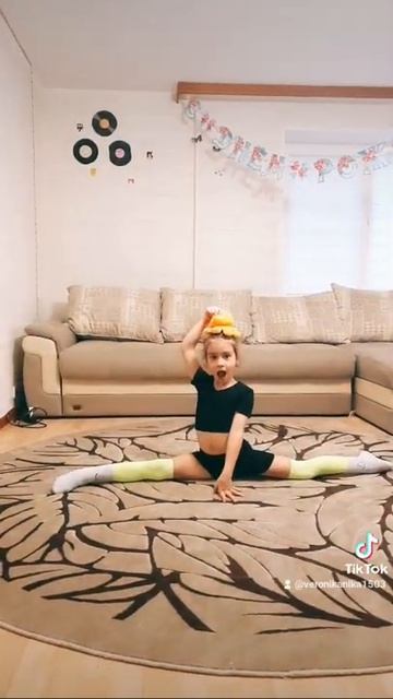 Вероника Ника. Шпагат.