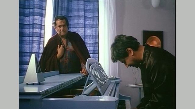 А ПО АРБАТУ И ТВЕРСКОЙ...