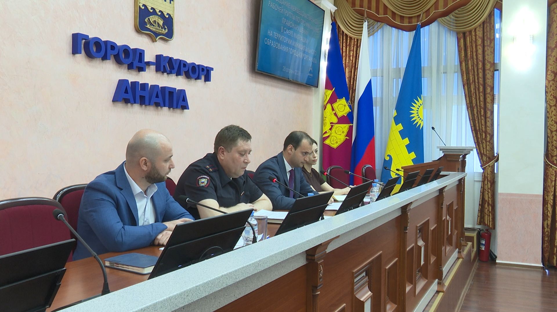 В Анапе обсудили профилактику правонарушений в сфере миграции