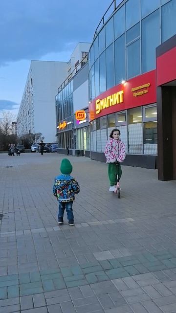 Следом за сестрой