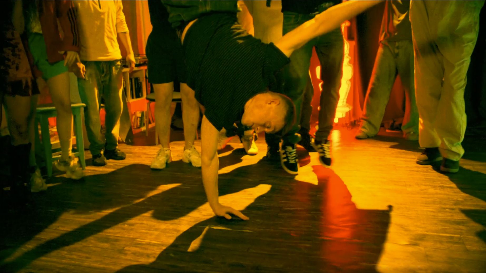 Танцевальный трейлер Пока небо смотрит