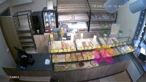 Подростки украли печенье в пекарне в Екатеринбурге.

Накануне несколько мальчиков пытались похитить