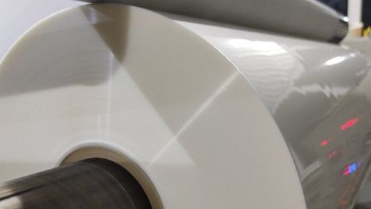 Резка рулонов антивандальной пленки