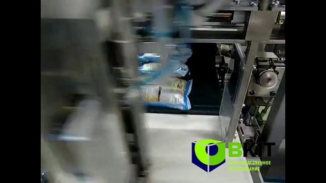 Кейспакер (картонатор) с боковой затаркой короба сдвигом 4 слоя по 5 пакетов