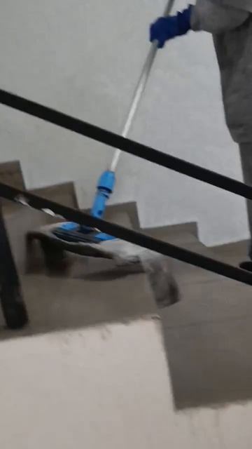 Уборка технических лестниц