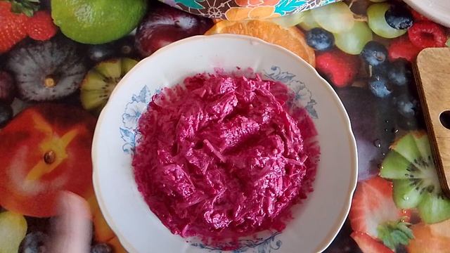 Салат из свёклы и сыра.