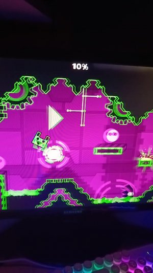 Прохожу уровни в гд