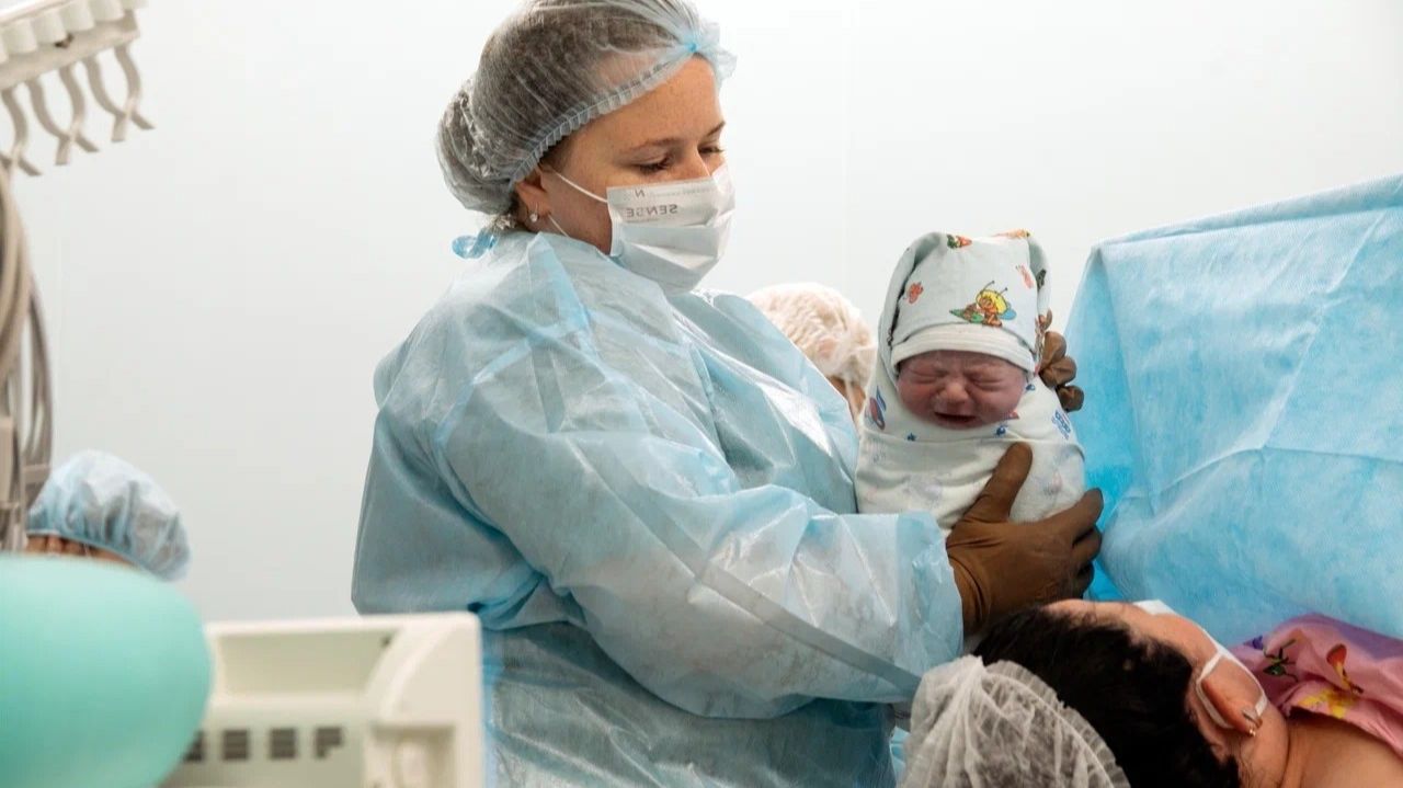 «Жизнь - священный дар»: югорчанок учат не бояться материнства