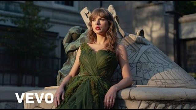 Статуи В Саду