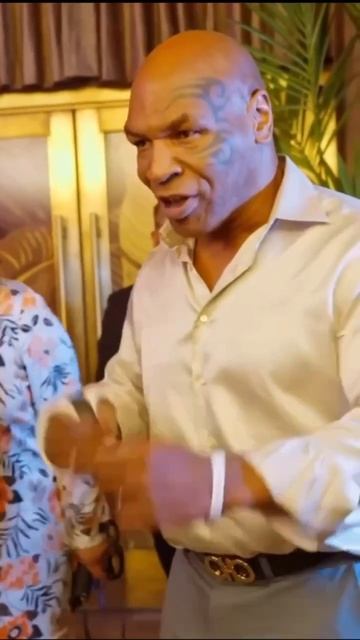 Майк Тайсон поделился воспоминаниями о встрече с легендарным Шугаром Рэем Робинсоном.