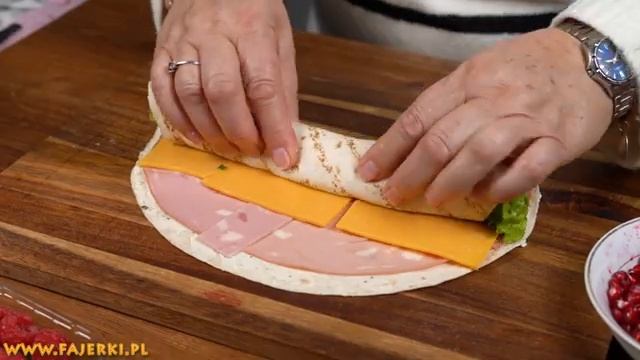 От рулетиков из тортильи до элегантных мясных лодочек - 5 закусок на скорую руку для вечеринки