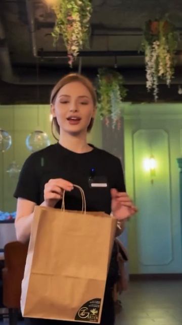 Понты...понты...понты...  понты деловая кабак девушка женщина сытая дура идиотка объедки