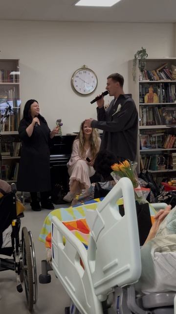 В тот день мы просто пели. Не для сцены не для результата не для красивого отчёта. Для людей