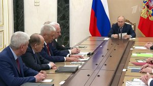 Владимир Путин провел совещание по обеспечению безопасности на выборах.