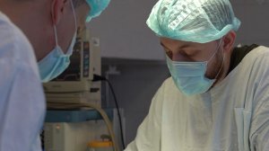 Уникальная операция. Как самарские врачи через проколы удалили пациентке врожденную кисту