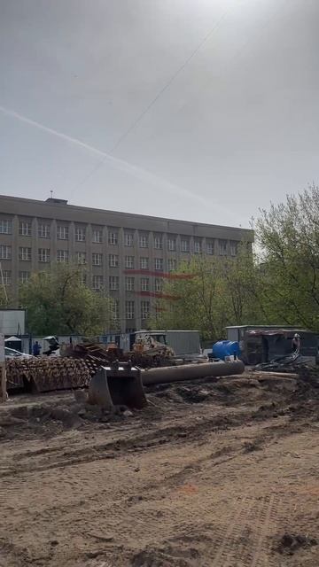 Буровая на точке. Техника проверена мачта поднята. Совсем скоро начнем бурение для нулевого цикла.