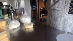 Увы,но утро оказалось не добрым 😪🐈⬛. Готовлю вафли из творога.