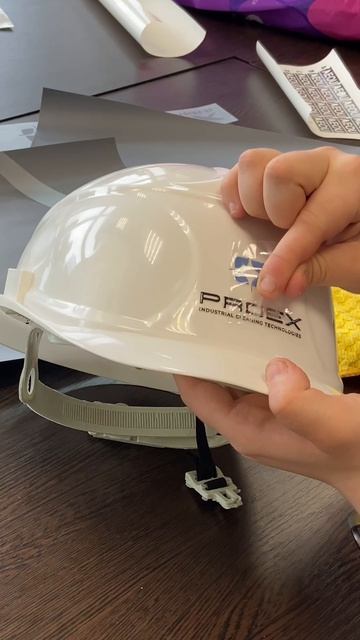 УФ наклейки на каски💜 #логотип #наклейка #печать #брендирование