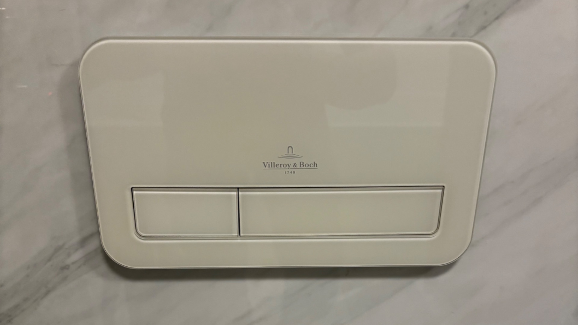 Ремонт подвесного унитаза Villeroy Boch , течь воды в унитаз