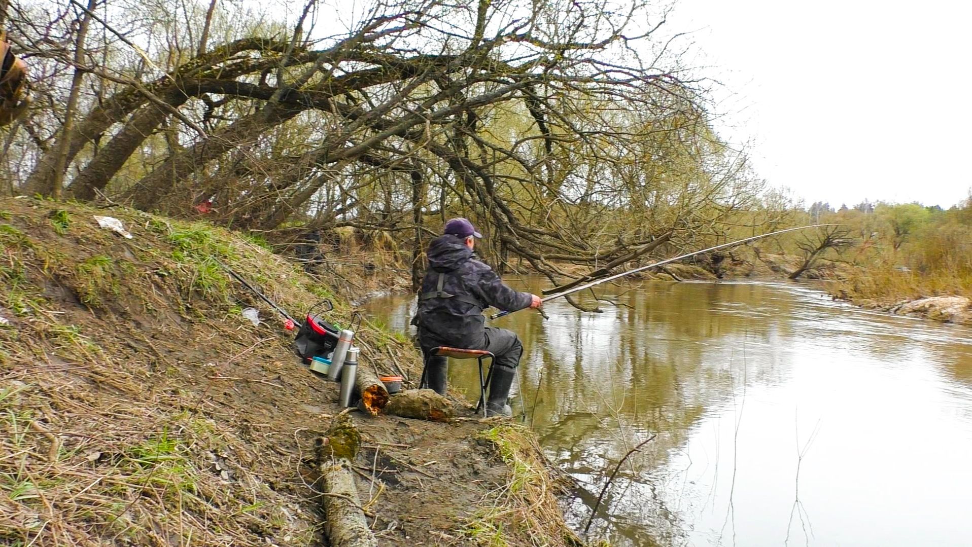НА ЭТУ ПРОСТУЮ СНАСТЬ ПОЙМАЕТ ЛЮБОЙ! КРУПНЯК КЛЮЁТ! Рыбалка на карася на полудонку в 2026