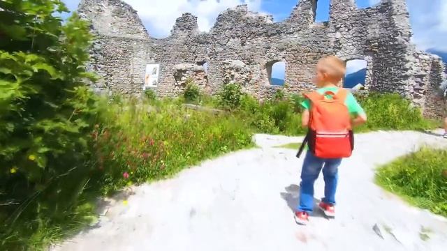 Ищем замок в горах и огромныи подвеснои мост