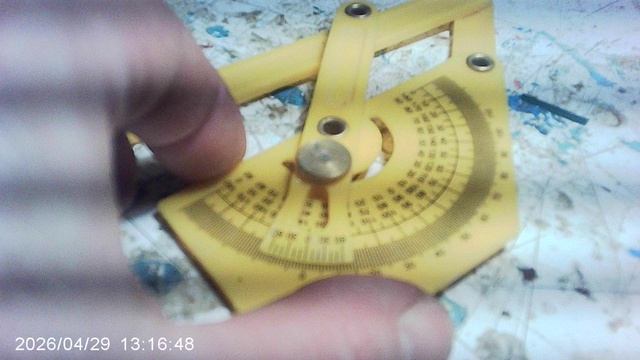 Отмеряю квадрантом угол в 45 градусов