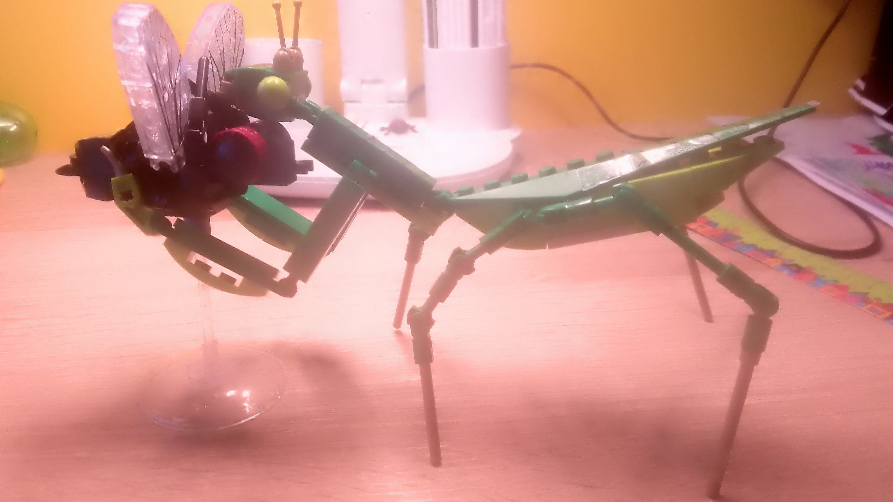 этот LEGO хищник атаковал LEGO муху но может атаковать даже LEGO ящерицу!!!😮😮😮