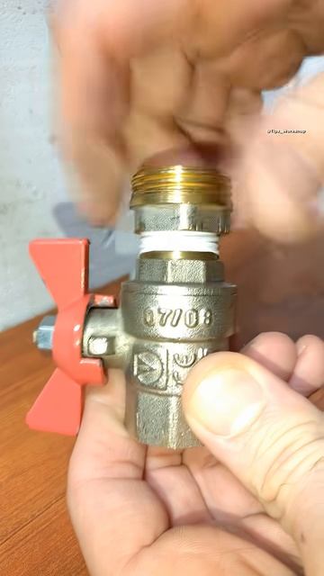 Как смонтировать кран если пространство не позволяет🛠️