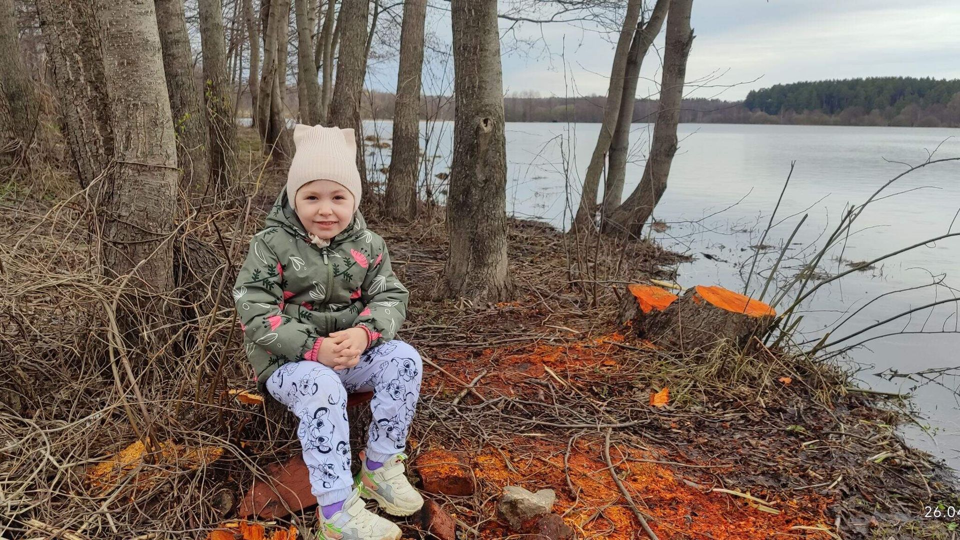 С внучкой на рыбалке )