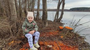 С внучкой на рыбалке )