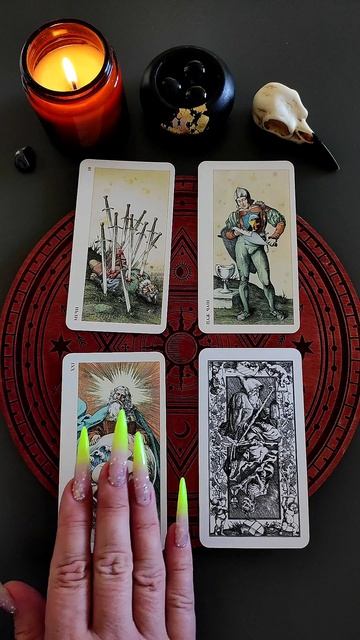 Узнай  Что он сегодня думал о тебе??? Таро расклад онлайн сегодня.