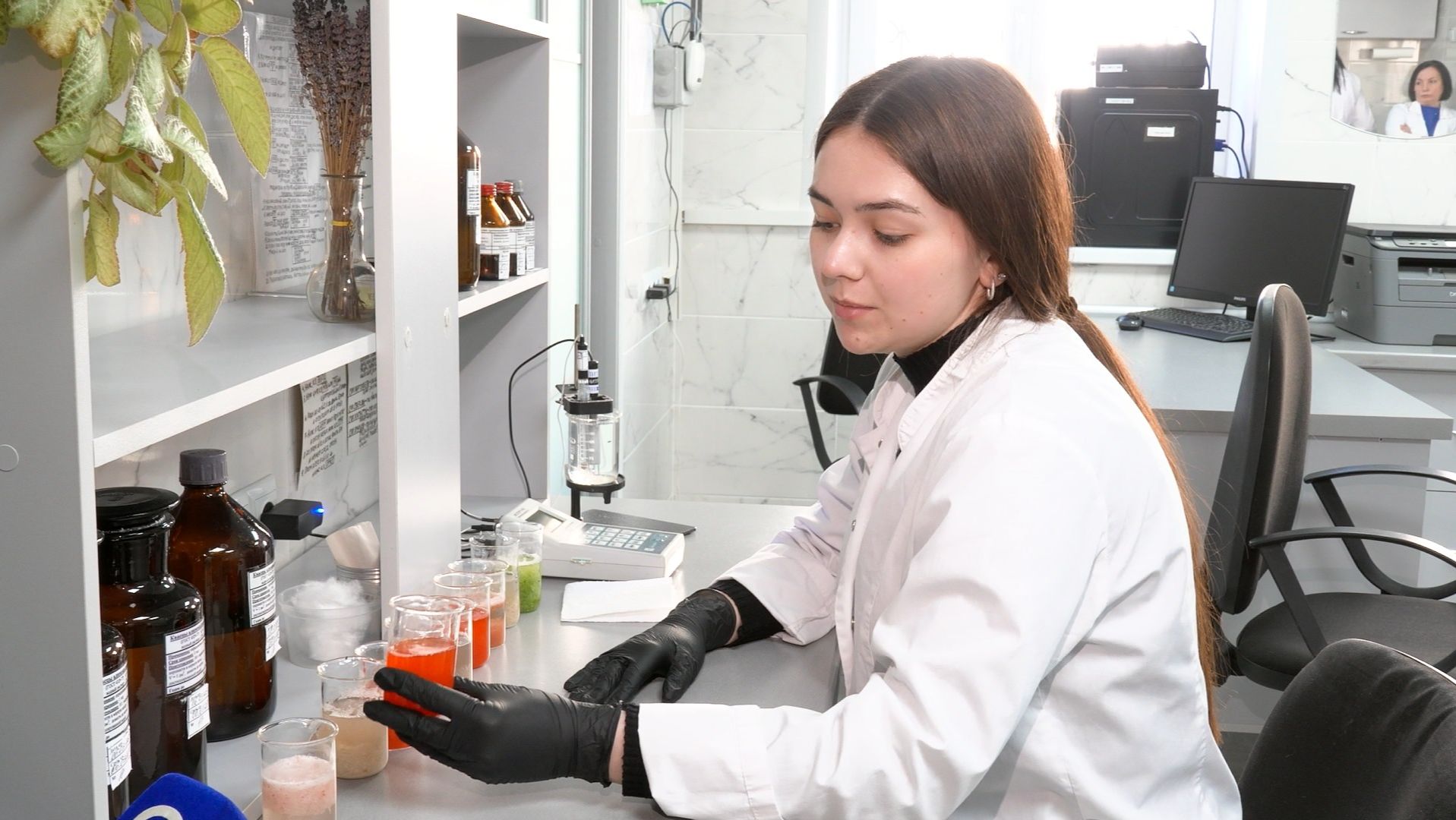 В Севастополе продукты на рынках проходят обязательную проверку в ветлабораториях