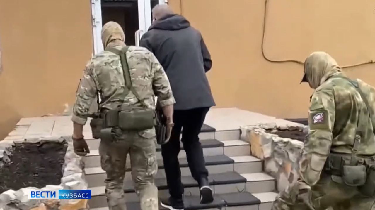 Задержание чиновника, нападение бойцовского пса и заезд с петардами: сводка происшествий по Кузбассу