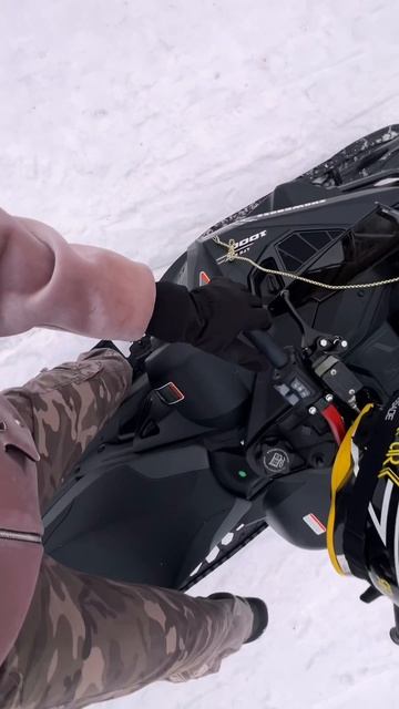 Опишите зимний сезон в трёх эмодзи. Ответами делитесь в комментариях! ❄️🎿❤️