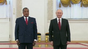 Владимир Путин принимает в Кремле президента Конго Дени Сассу-Нгессо.