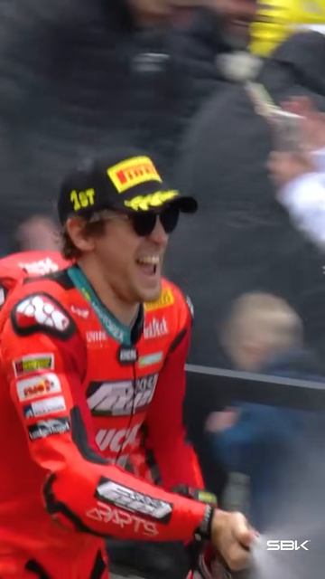 Никто не в безопасности от идей празднования Оэттля 💡😅 | DutchWorldSBK 2026 🇳🇱